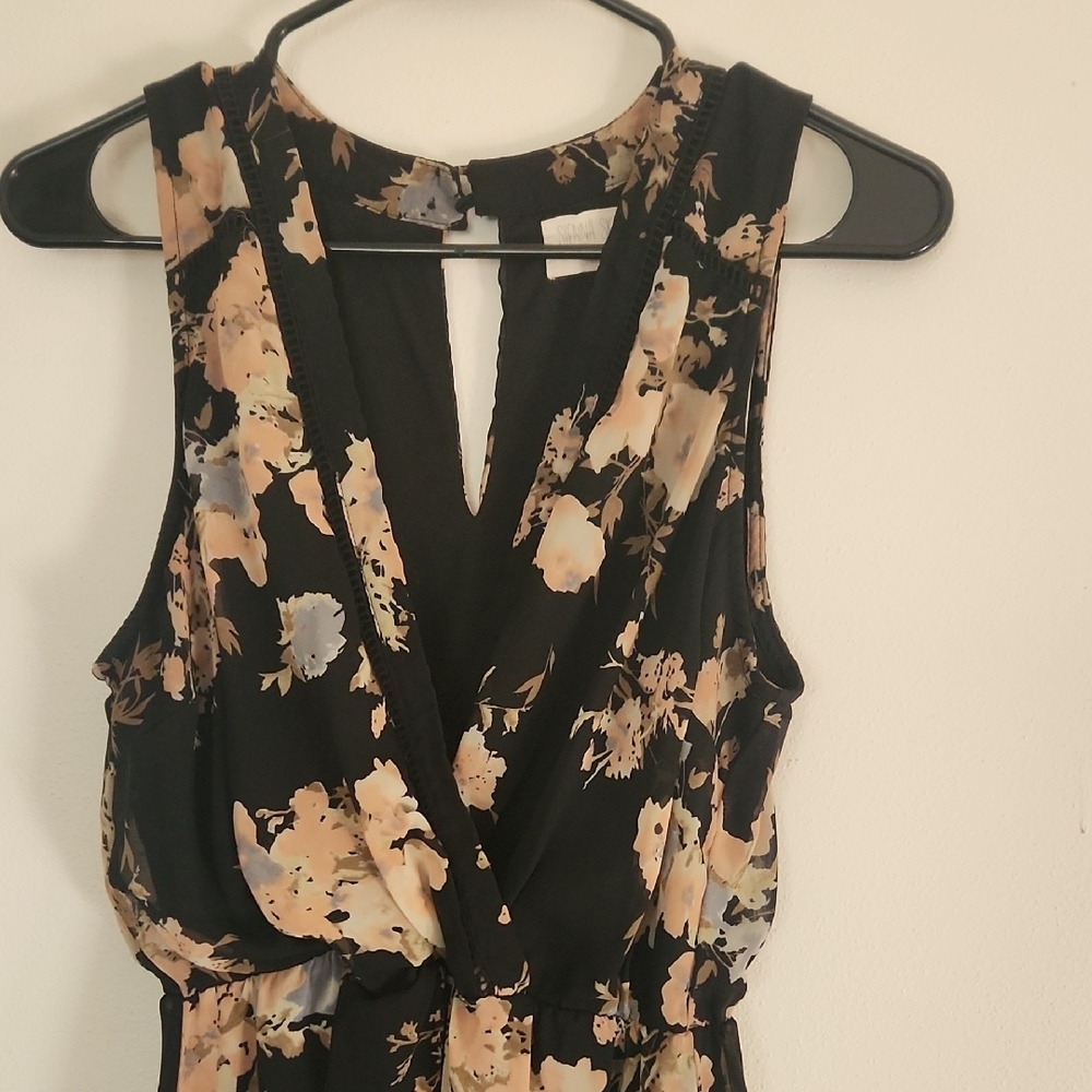 Beautiful Dress- Black Floral - Picture 2 of 4
